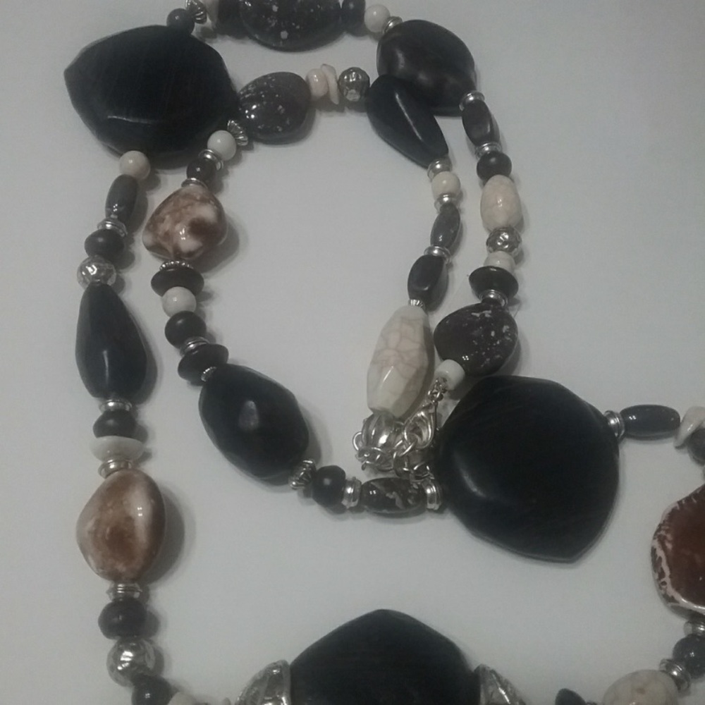 Gorgeous Brown & Cream 18” Necklace